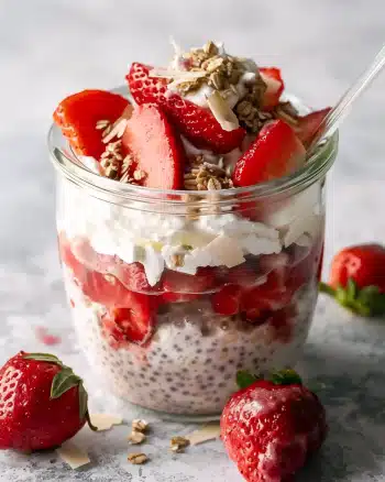 Strawberry Cheesecake Overnight Oats