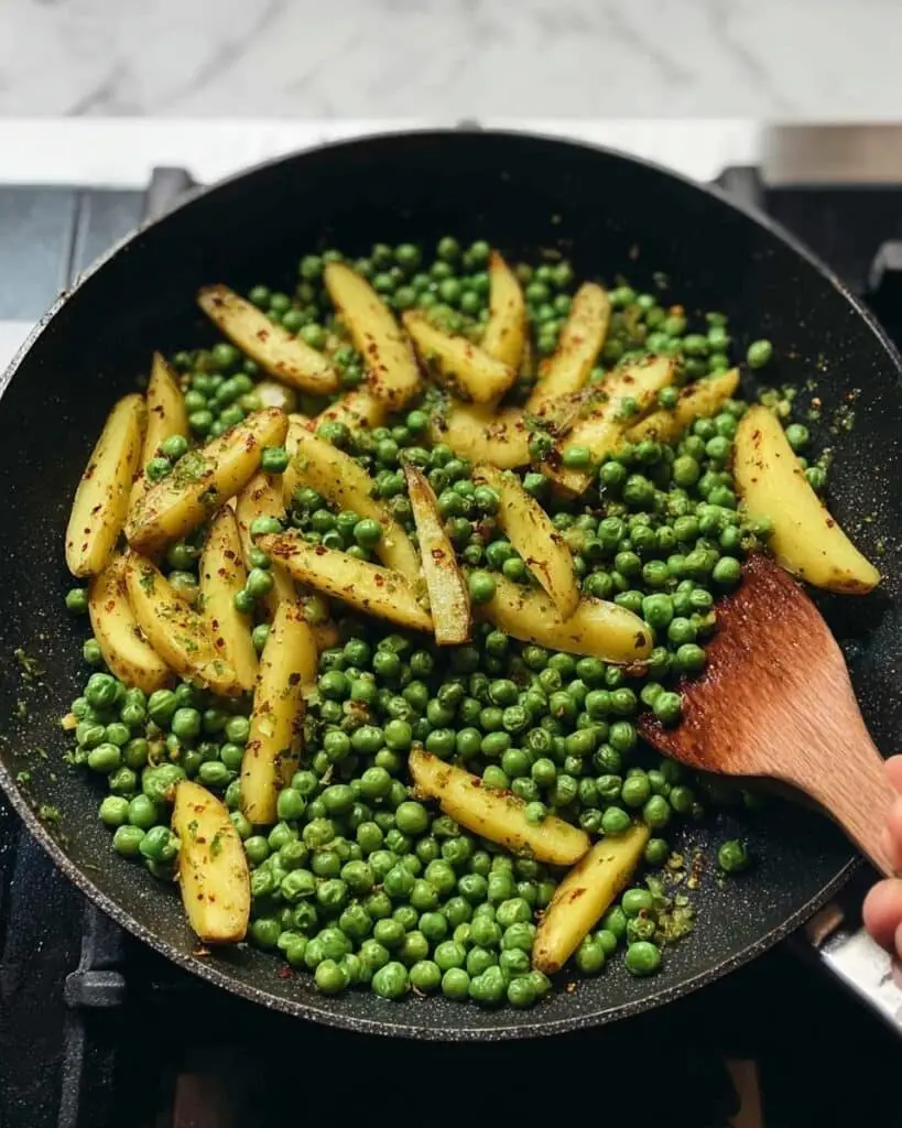 Arakas Latheros: Greek Peas with Tomato and Dill Recipe